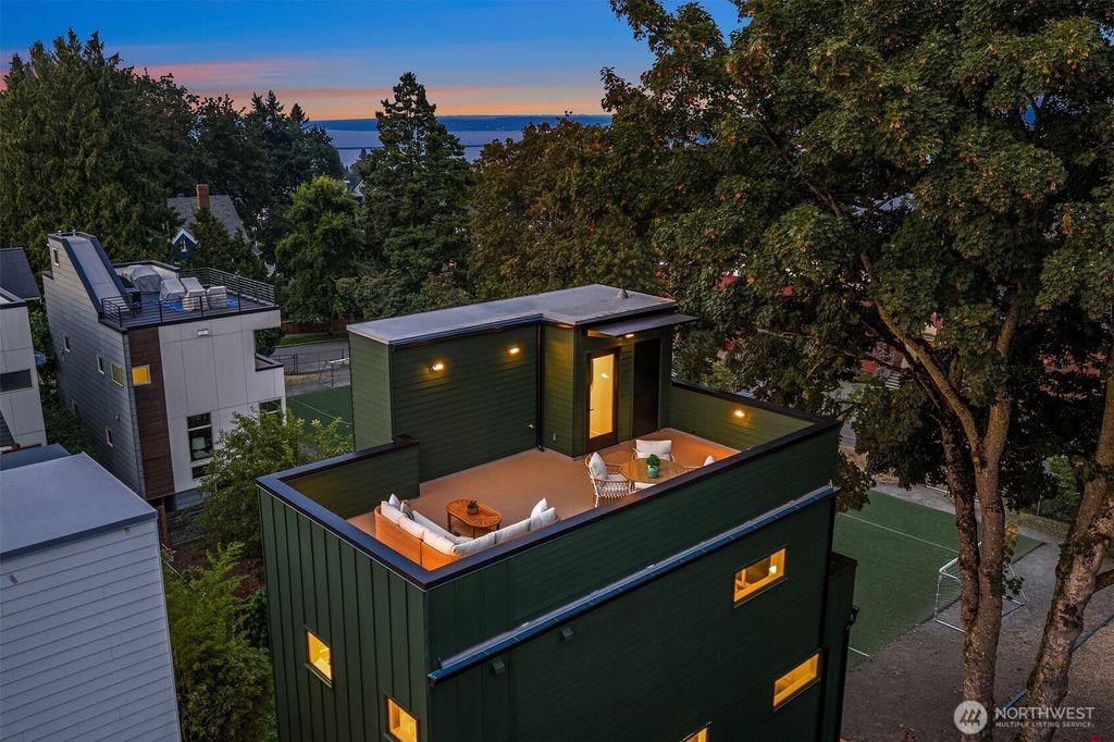 Photo of 920 34th Avenue #B, Seattle, WA 98122 (MLS # 2466263)