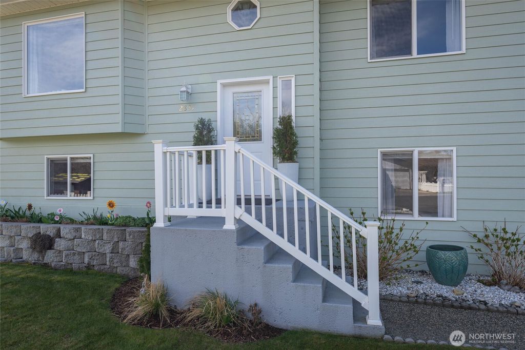 Photo of 2837 Riviera Boulevard, Malaga, WA 98828 (MLS # 2501871)