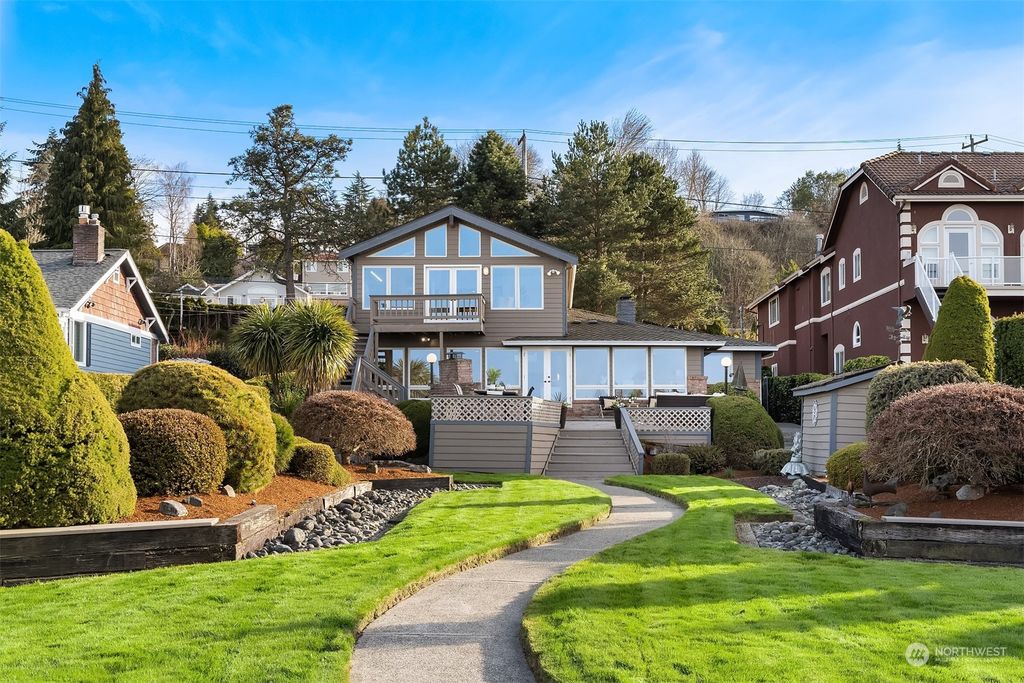 Photo of 10106 Rainier Avenue S, Seattle, WA 98178 (MLS # 2048417)