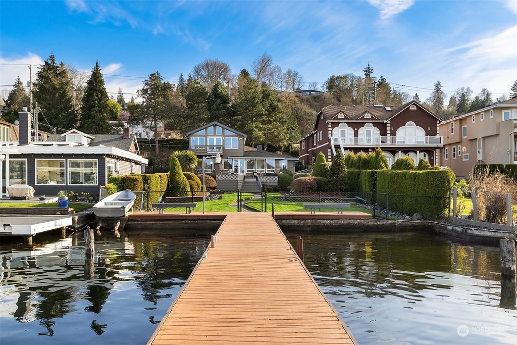 Photo of 10106 Rainier Avenue S, Seattle, WA 98178 (MLS # 2048417)