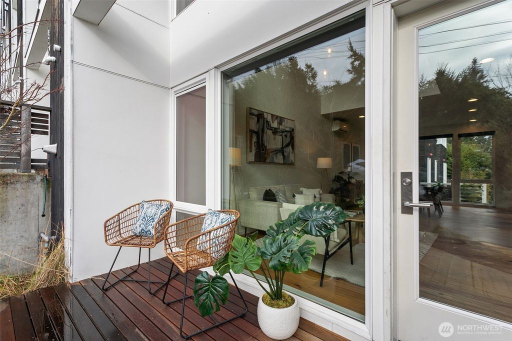 Photo of 418 W Barrett Street, Seattle, WA 98119 (MLS # 2333991)