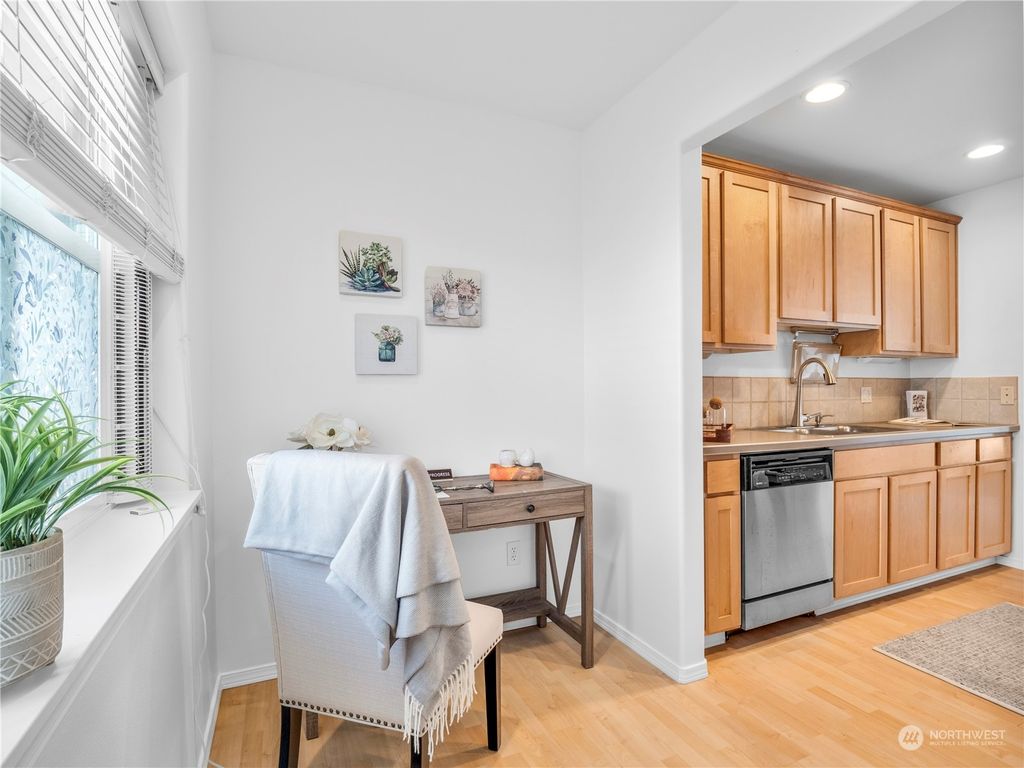 Photo of 175 1st Place NW #107, Issaquah, WA 98027 (MLS # 2284678)
