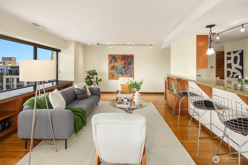 1301 Spring Street 8F