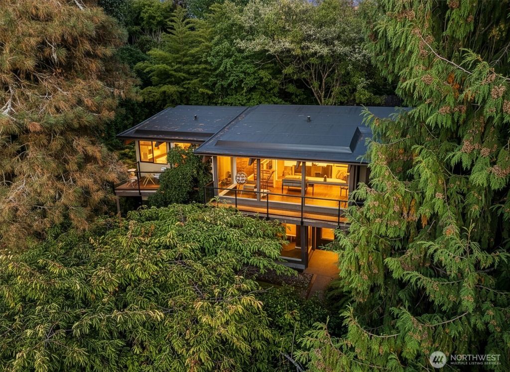 Photo of 5401 SW Beach Drive Terrace, Seattle, WA 98116 (MLS # 2437687)