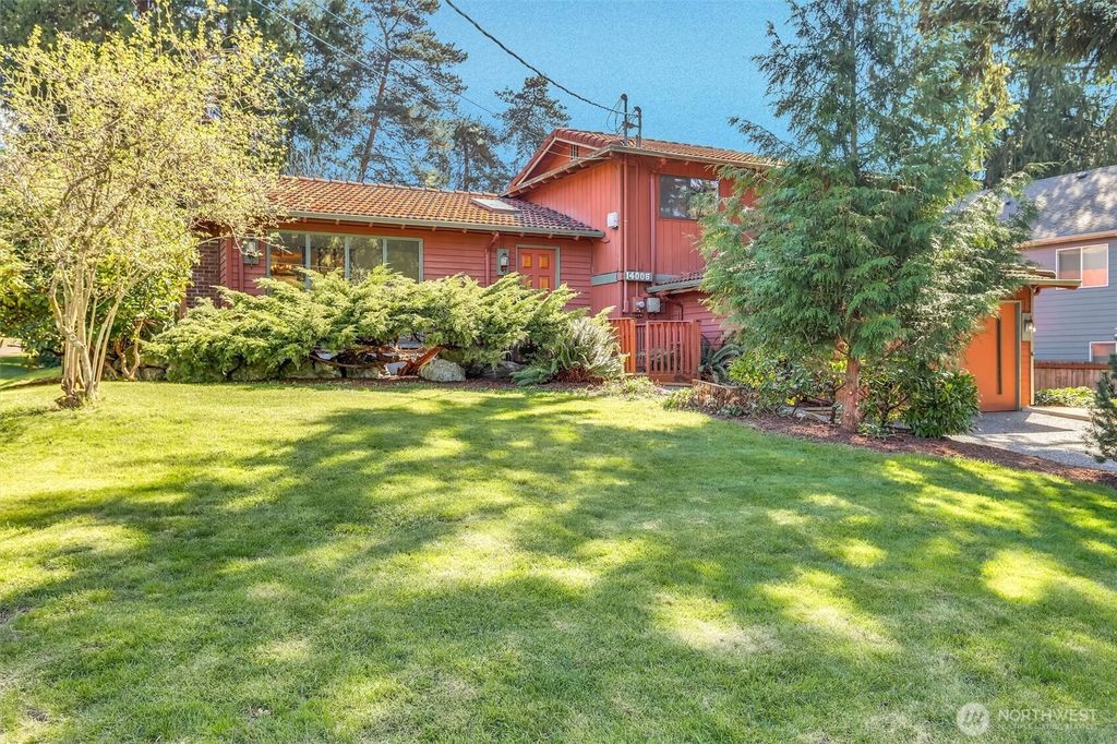 Photo of 14005 20th Place W, Lynnwood, WA 98087 (MLS # 2497555)