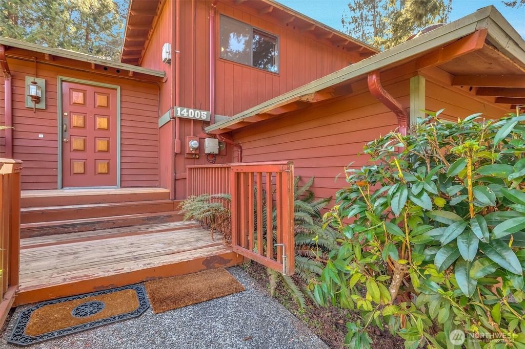 Photo of 14005 20th Place W, Lynnwood, WA 98087 (MLS # 2497555)