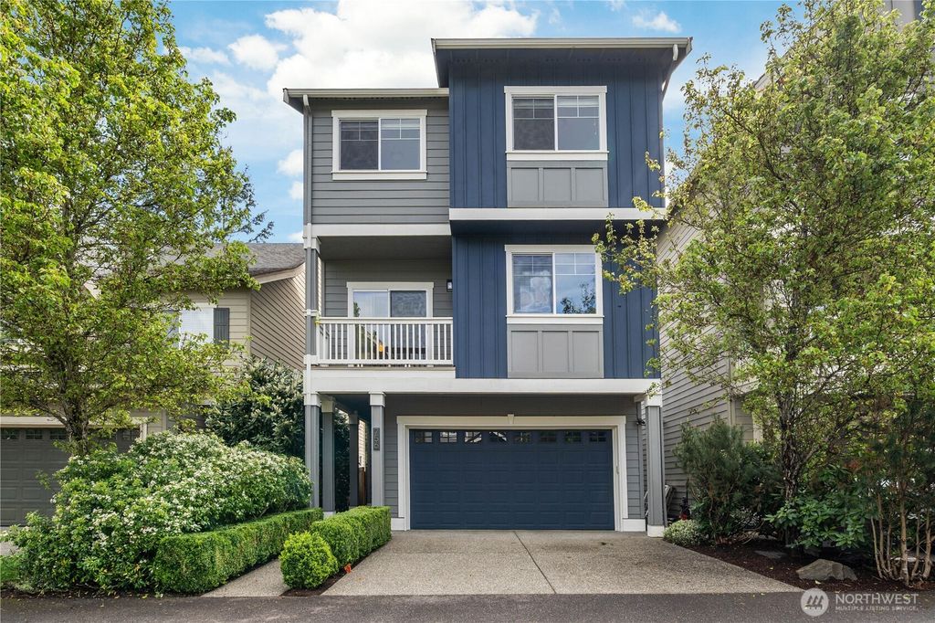 Photo of 756 6th Ave Ave NW, Issaquah, WA 98027 (MLS # 2364022)