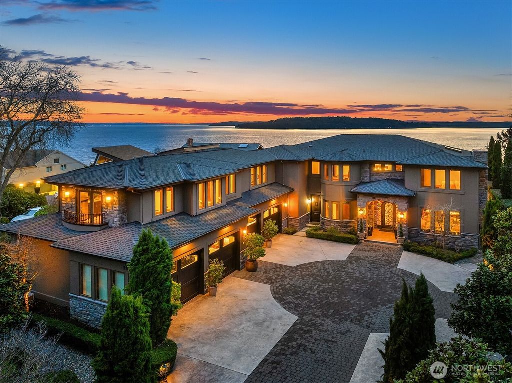 Photo of 21827 4th Avenue S, Normandy Park, WA 98198 (MLS # 2479600)