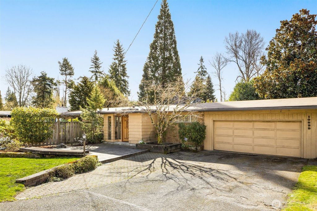 Photo of 10529 NE 20th Place, Bellevue, WA 98004 (MLS # 2498947)