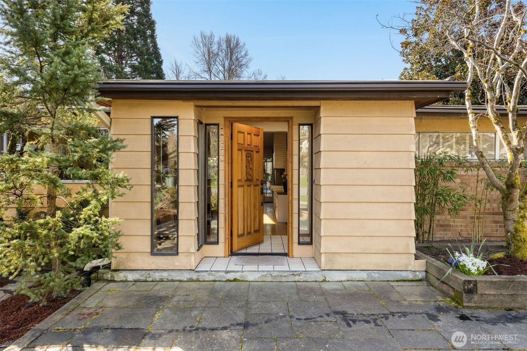 Photo of 10529 NE 20th Place, Bellevue, WA 98004 (MLS # 2498947)