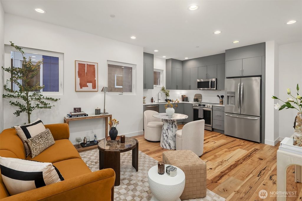 Photo of 1827 14th Avenue #B, Seattle, WA 98122 (MLS # 2515245)