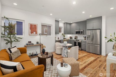 Photo of 1827 14th Avenue #B, Seattle, WA 98122 (MLS # 2515245)