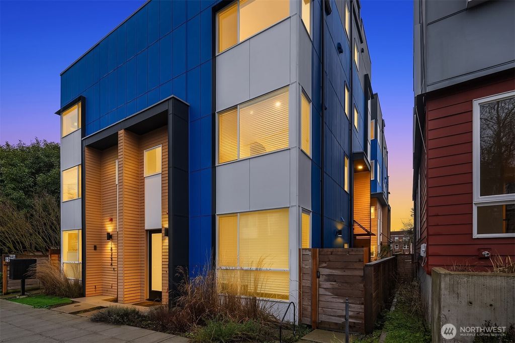 Photo of 1827 14th Avenue #B, Seattle, WA 98122 (MLS # 2515245)