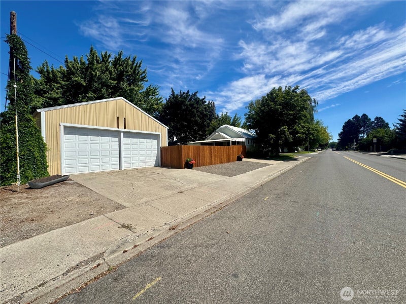 411 S Sprague Street