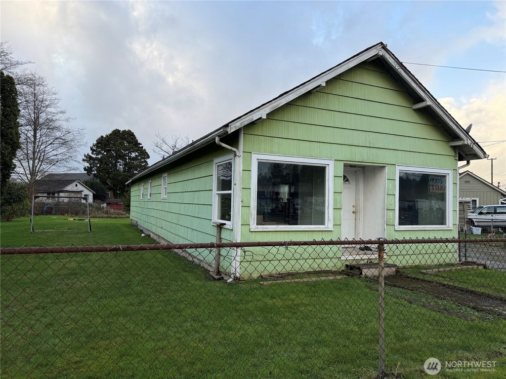Photo of 103 S West Boulevard, Aberdeen, WA 98520 (MLS # 2475554)