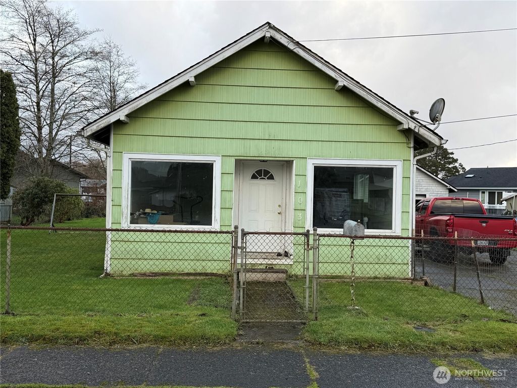 Photo of 103 S West Boulevard, Aberdeen, WA 98520 (MLS # 2475554)