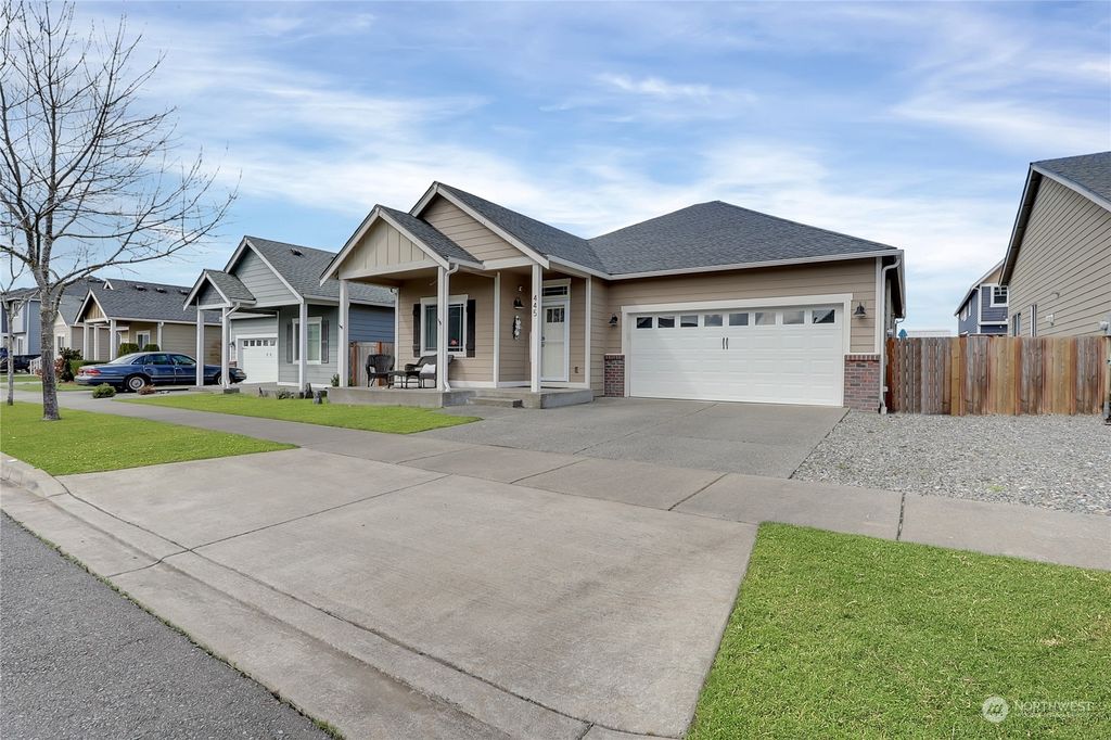 Photo of 445 Petersen Drive E, Enumclaw, WA 98022 (MLS # 2215294)