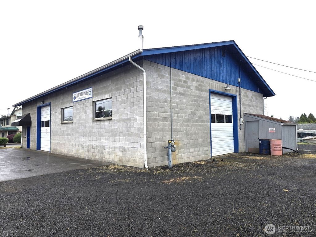 Photo of 2033 Olympic Hwy HWY N, Shelton, WA 98584 (MLS # 2548982)