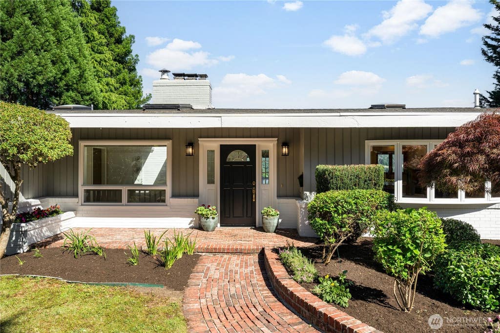 Photo of 4232 Shoreclub Drive, Mercer Island, WA 98040 (MLS # 2544498)
