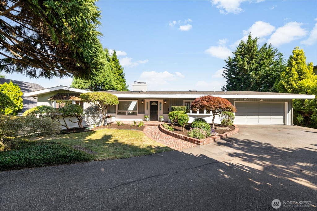 Photo of 4232 Shoreclub Drive, Mercer Island, WA 98040 (MLS # 2544498)