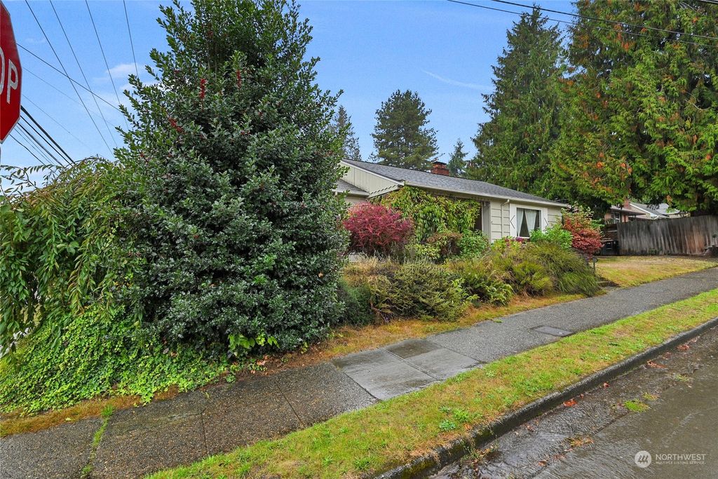 Photo of 1257 NE 88th Street, Seattle, WA 98115 (MLS # 2167296)