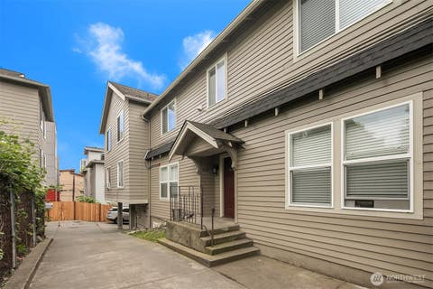 Photo of 4218 Pasadena Place NE, Seattle, WA 98105 (MLS # 2552535)