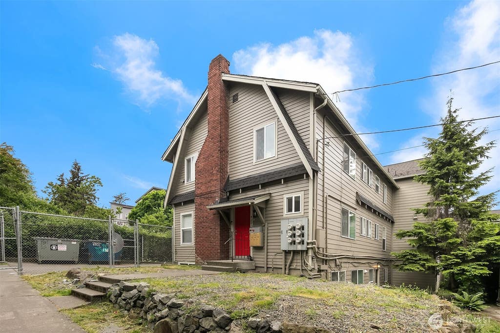 Photo of 4218 Pasadena Place NE, Seattle, WA 98105 (MLS # 2552535)