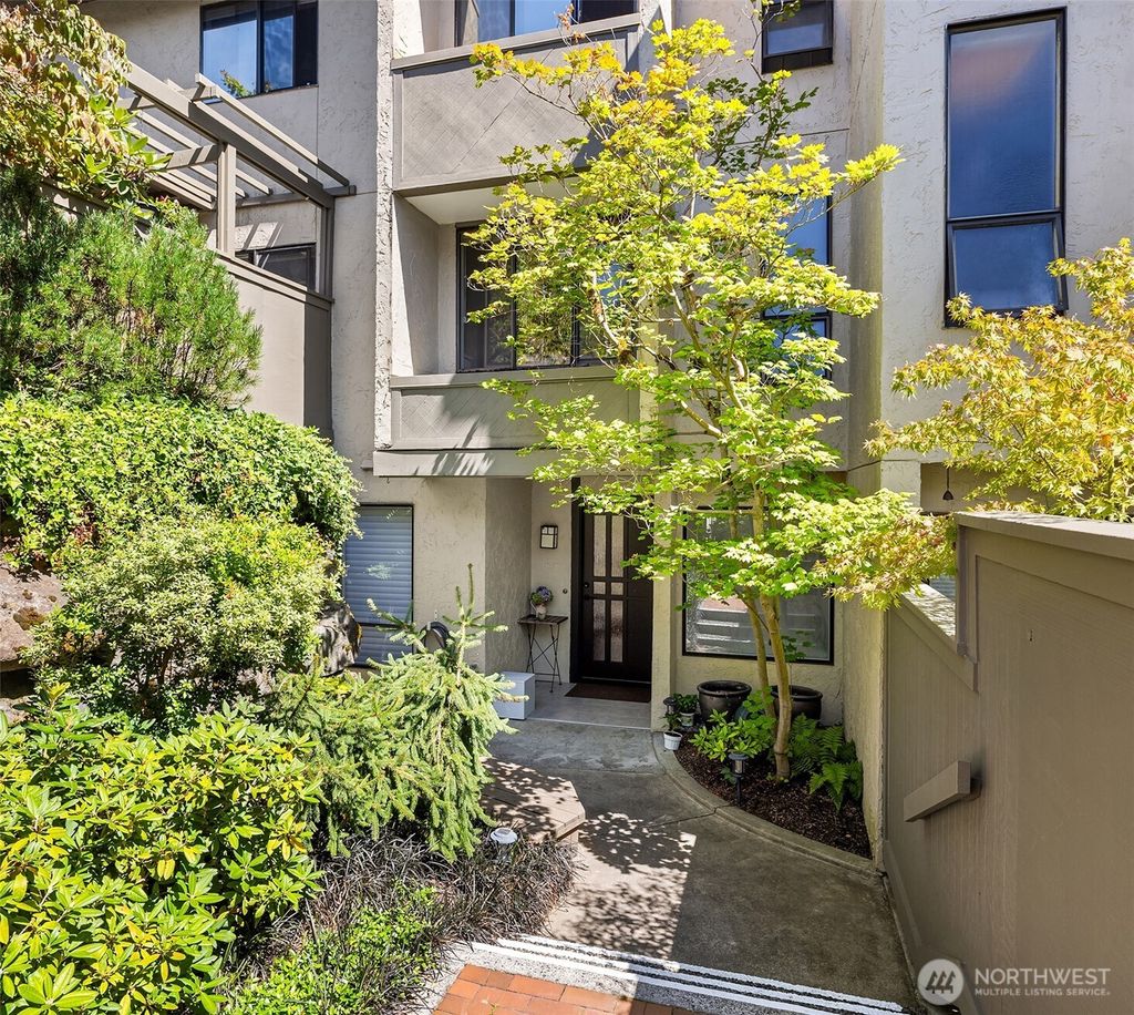 Photo of 6538 Park Point Way NE, Seattle, WA 98115 (MLS # 2420277)