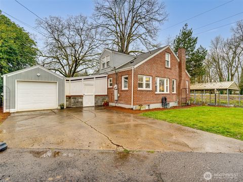 Photo of 1510 Kinnear Street, Kelso, WA 98626 (MLS # 2480257)