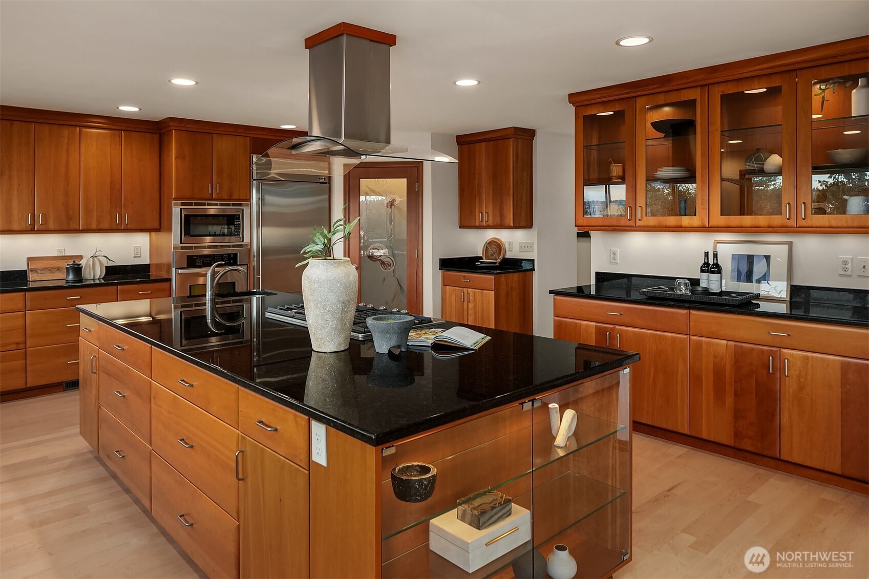 8533 NE Juanita Dr (Private Lane)