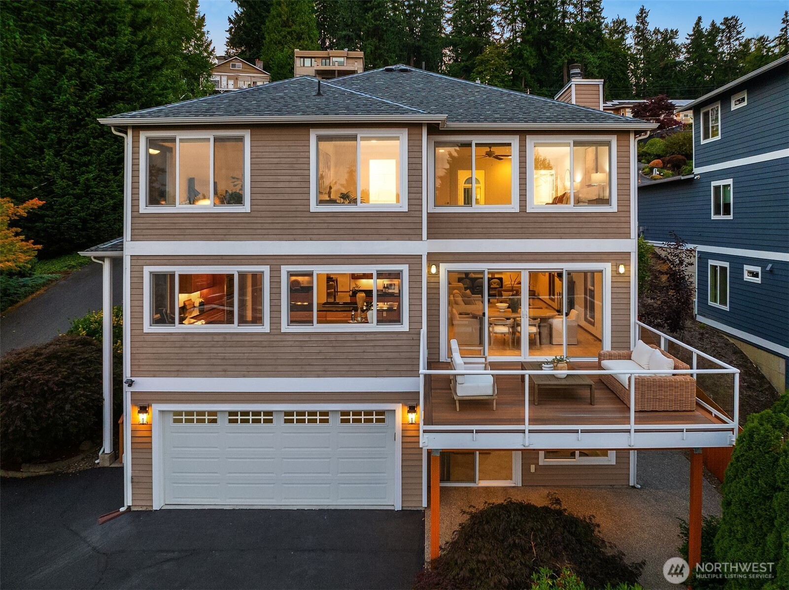 8533 NE Juanita Dr (Private Lane)