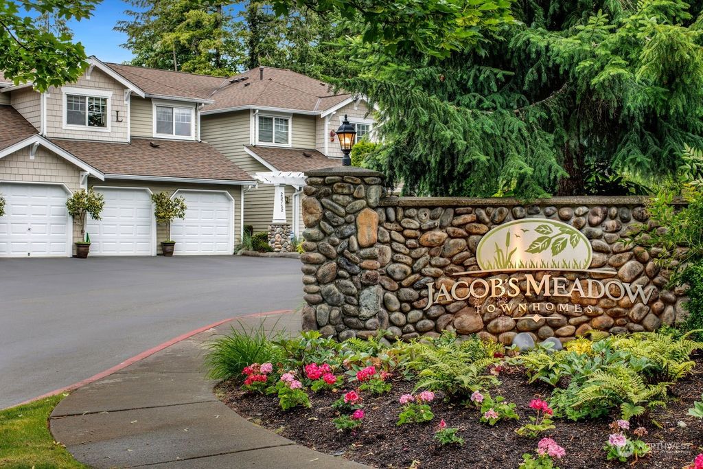 Photo of 23712 SE 36th Lane, Sammamish, WA 98029 (MLS # 2254513)