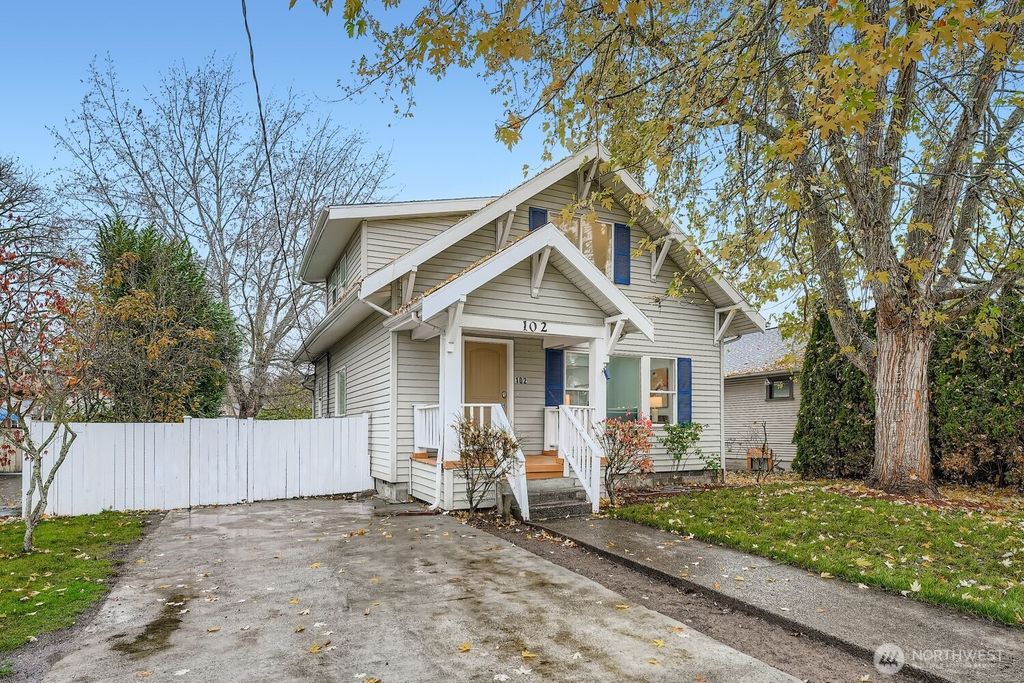 Photo of 102 N Street NE, Auburn, WA 98002 (MLS # 2455972)