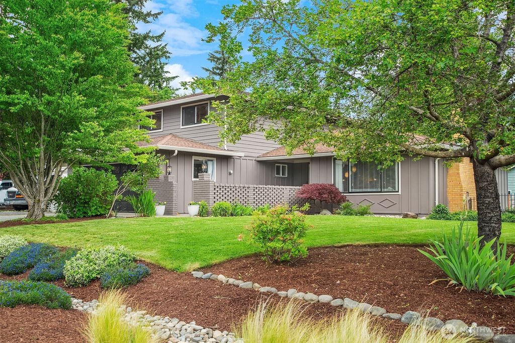 Photo of 1121 180th Street SW, Lynnwood, WA 98037 (MLS # 2380120)