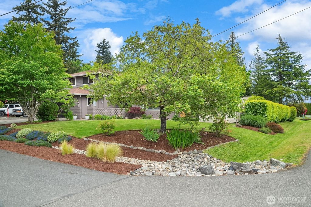 Photo of 1121 180th Street SW, Lynnwood, WA 98037 (MLS # 2380120)