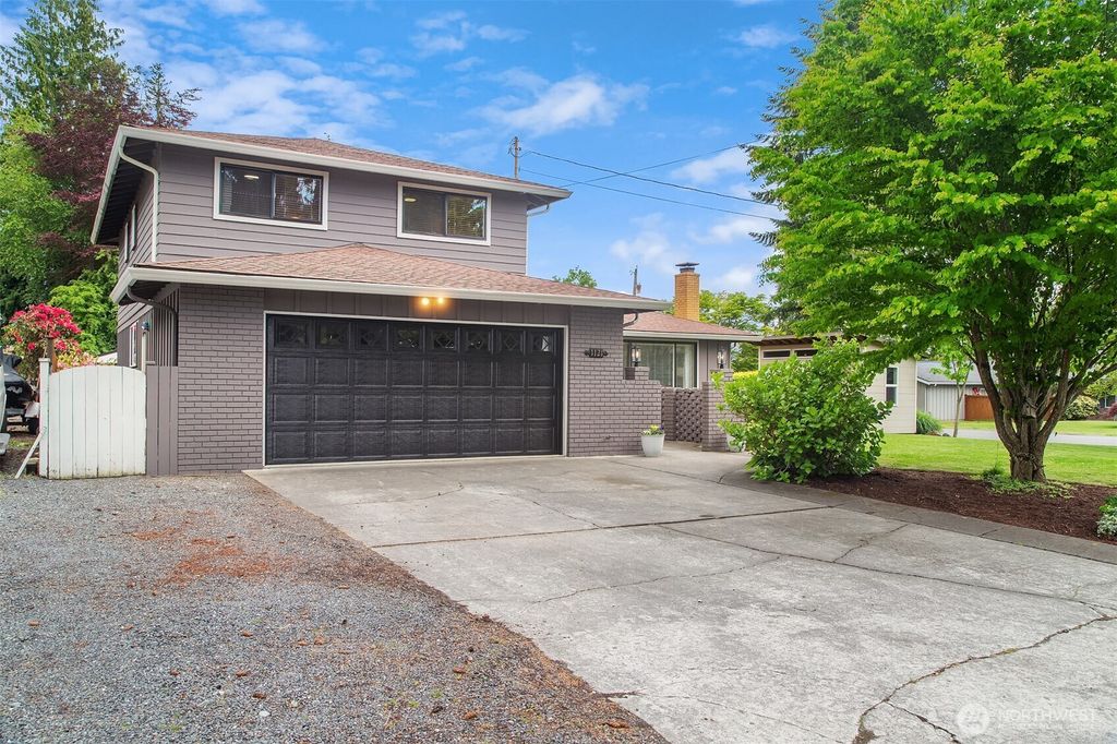 Photo of 1121 180th Street SW, Lynnwood, WA 98037 (MLS # 2380120)