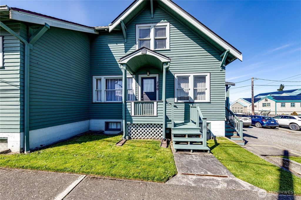 Photo of 720 S Peabody Street, Port Angeles, WA 98362 (MLS # 2498754)