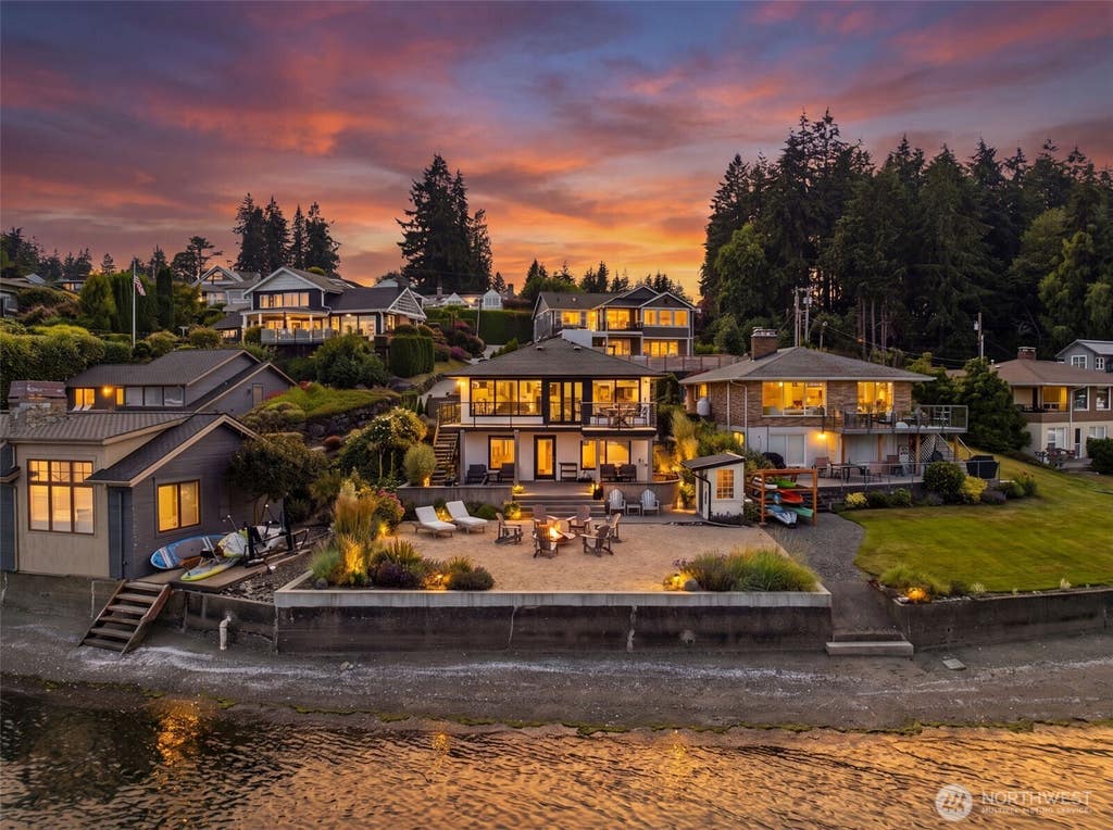 Photo of 2819 Harborview Drive NW, Gig Harbor, WA 98335 (MLS # 2573289)