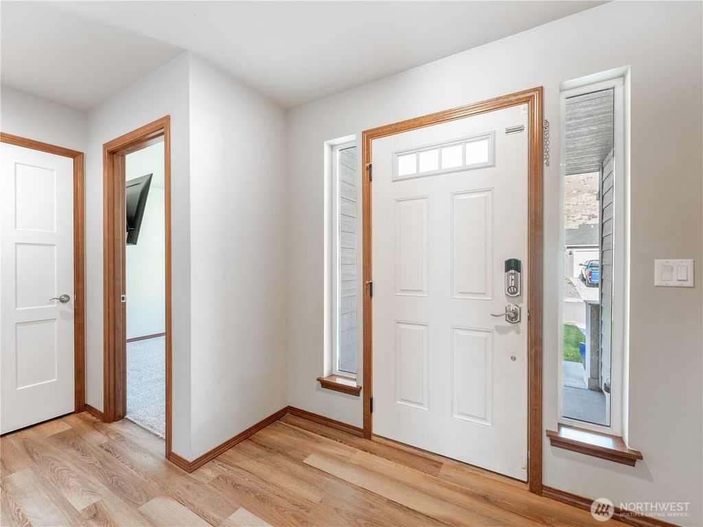 Photo of 394 Hammond Lane, Rock Island, WA 98850 (MLS # 2446694)