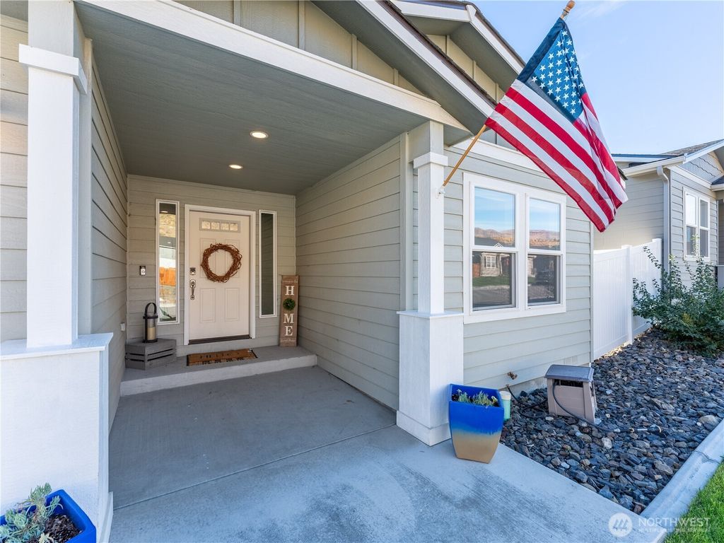 Photo of 394 Hammond Lane, Rock Island, WA 98850 (MLS # 2446694)