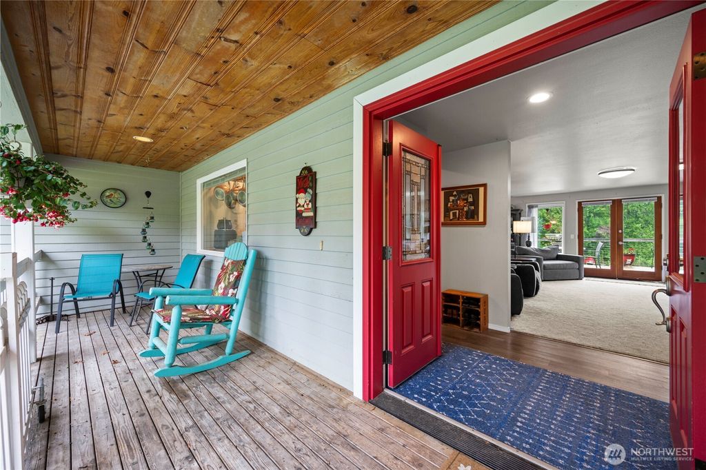 Photo of 16622 80th Avenue NW, Stanwood, WA 98292 (MLS # 2514565)