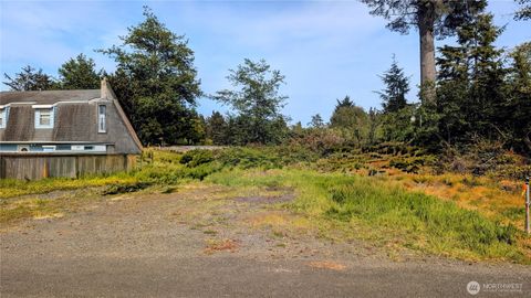 Photo of 30902 N Place, Ocean Park, WA 98640 (MLS # 2379133)