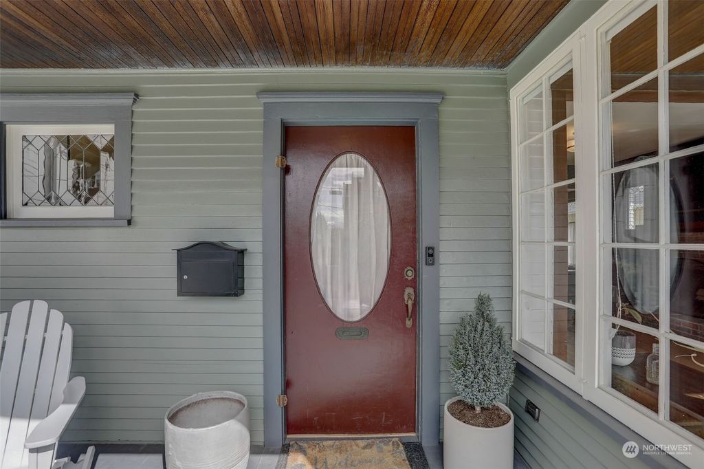 Photo of 3522 Wallingford Avenue N, Seattle, WA 98103 (MLS # 2229574)