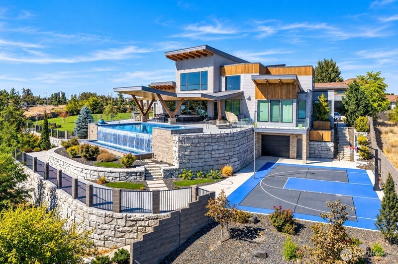 4612 Shoreline Court