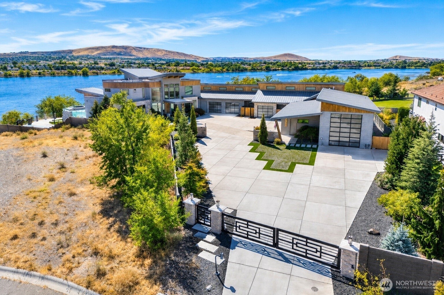 4612 Shoreline Court