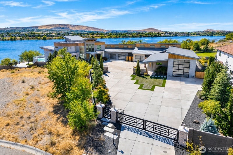 4612 Shoreline Court