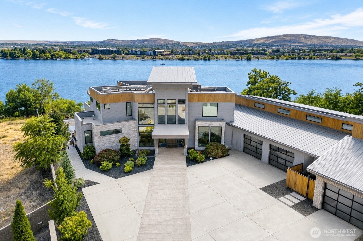 4612 Shoreline Court