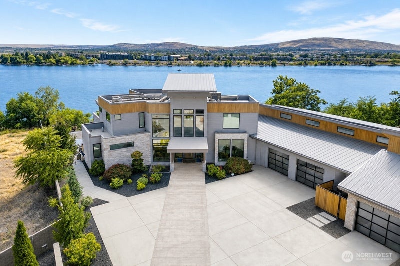 4612 Shoreline Court