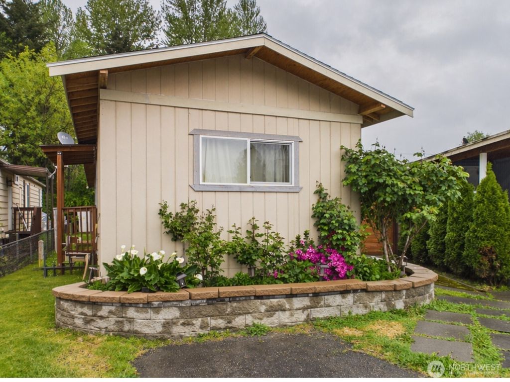 Photo of 827 West Valley Highway #27, Kent, WA 98032 (MLS # 2512932)