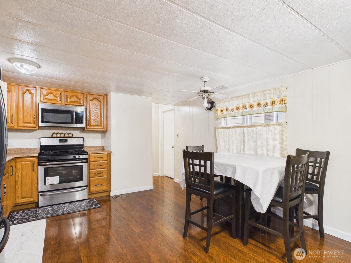 827 West Valley Highway 27